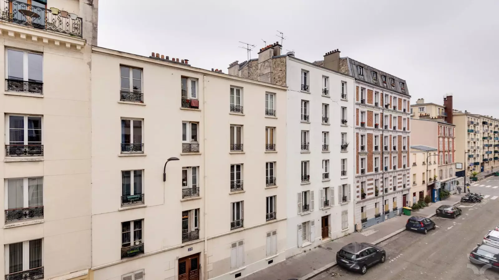 Flat Rue Pouchet in Paris