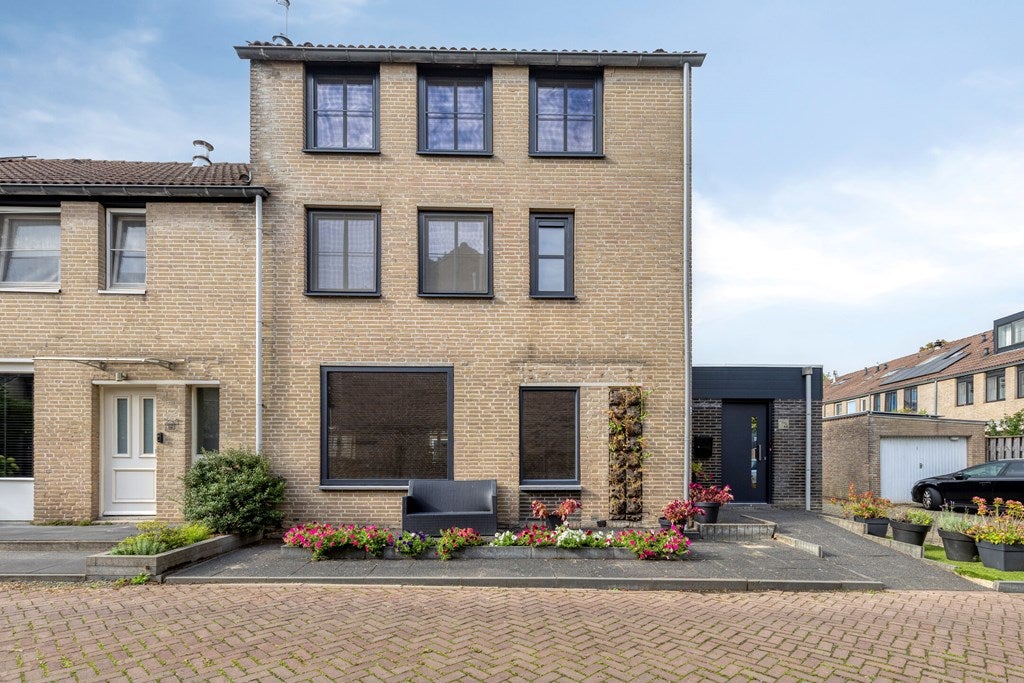 Huis De Duiker 15 in Veldhoven