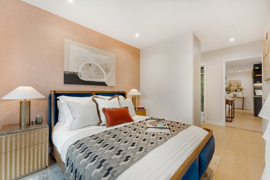Flat Bodley Way in Greater London