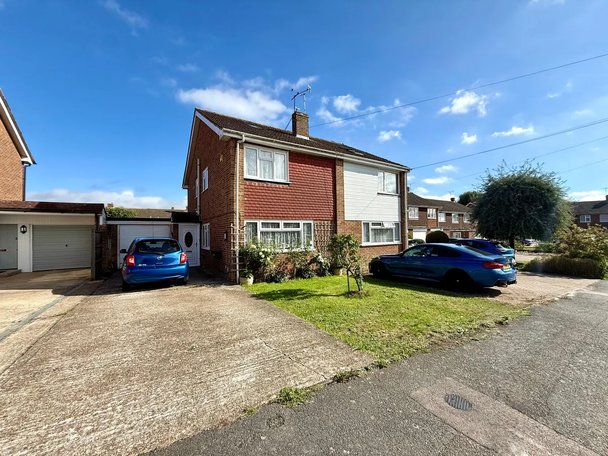 House Hayward Close in Ashford