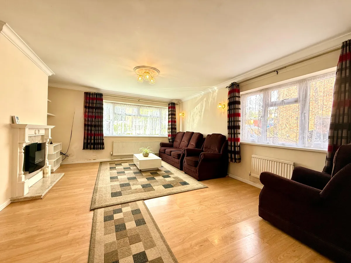 House Hayward Close in Ashford