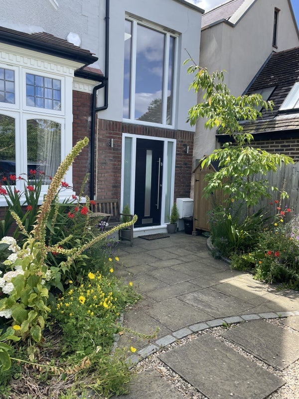 House Mount Ephraim Lane in Greater London