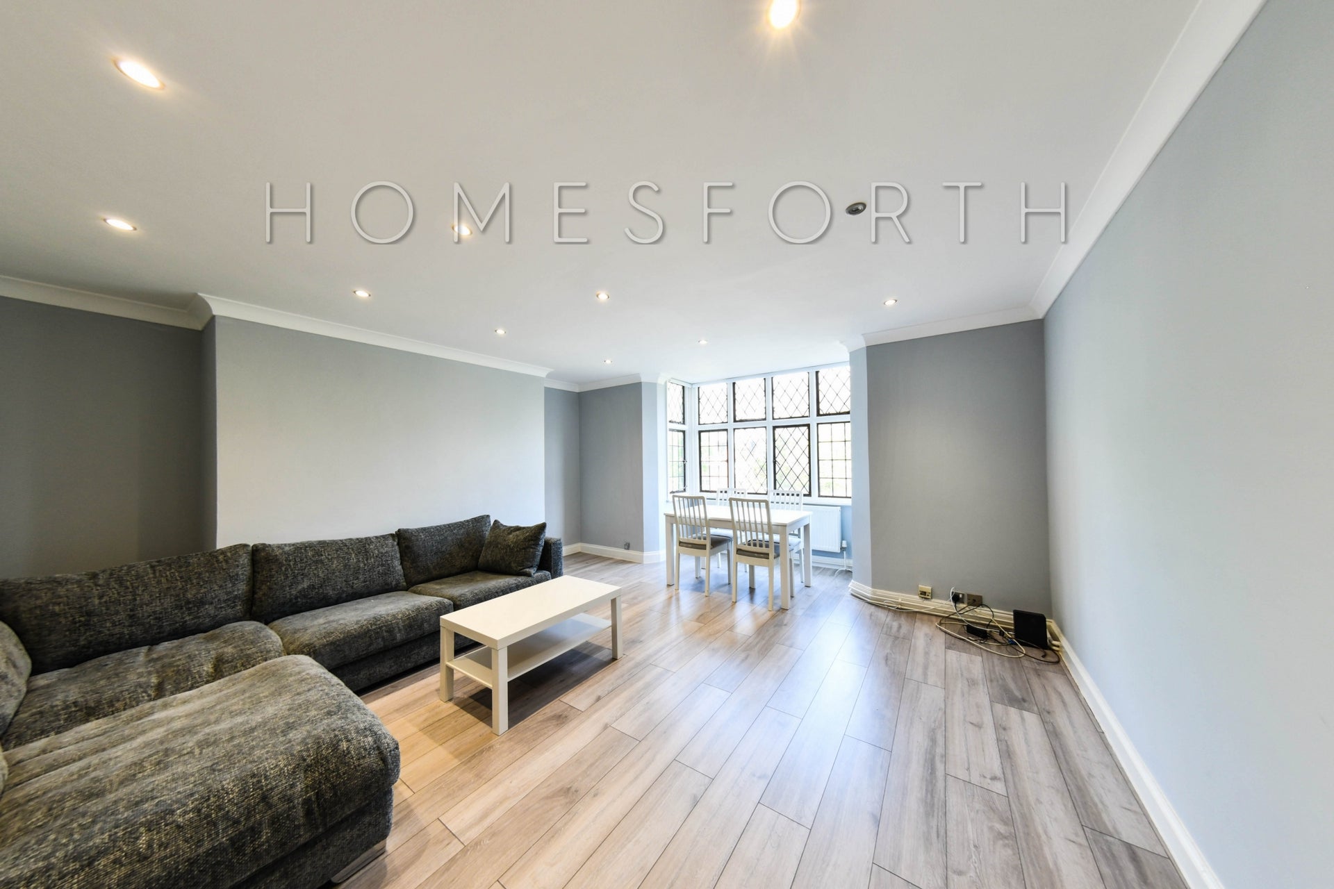 Flat Finchley Road in Greater London