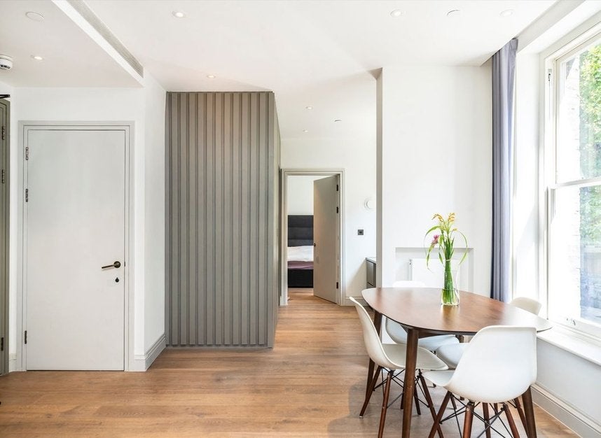Flat Grays Inn Road in Greater London