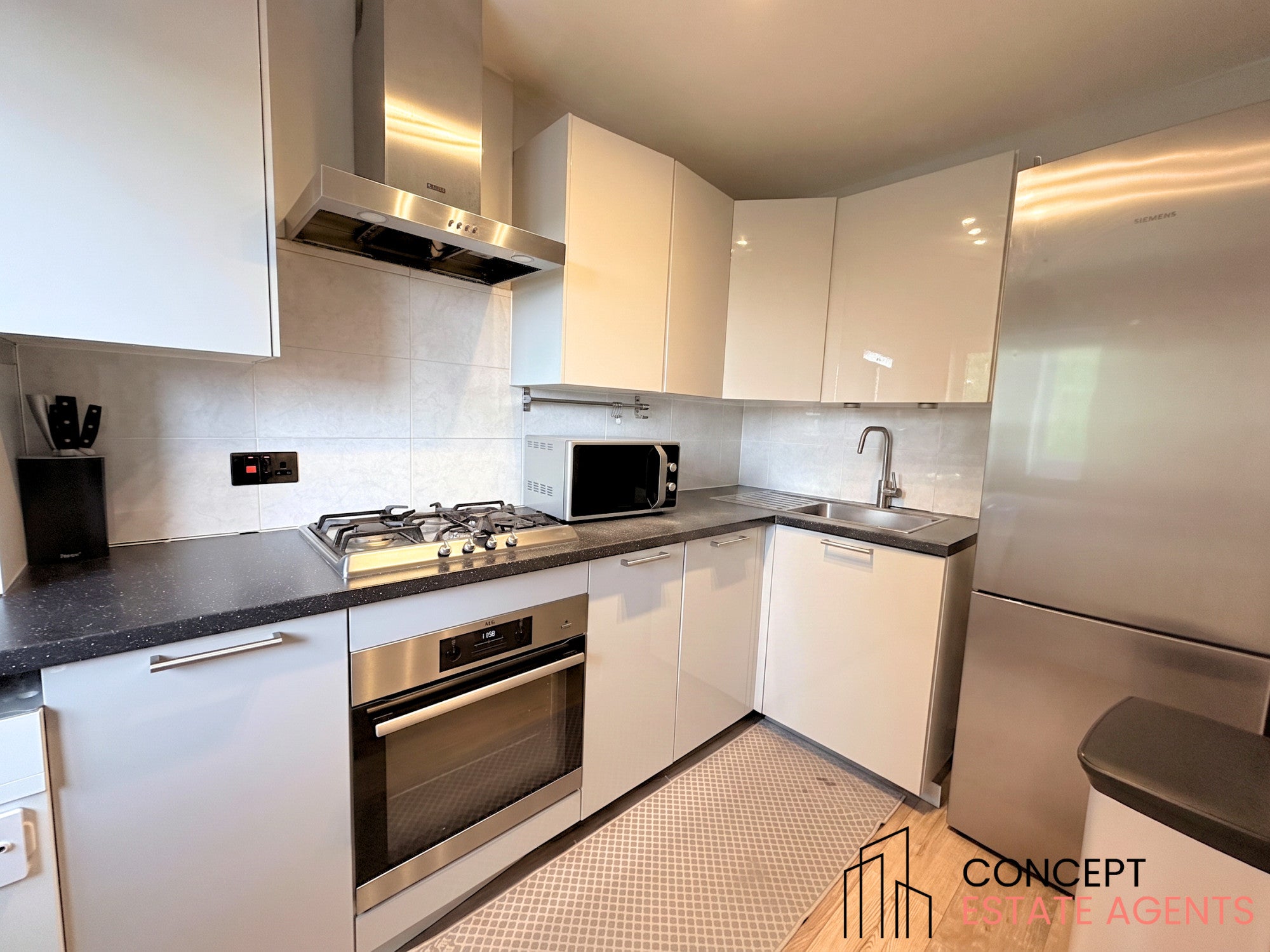 Flat Gresham Way in Greater London