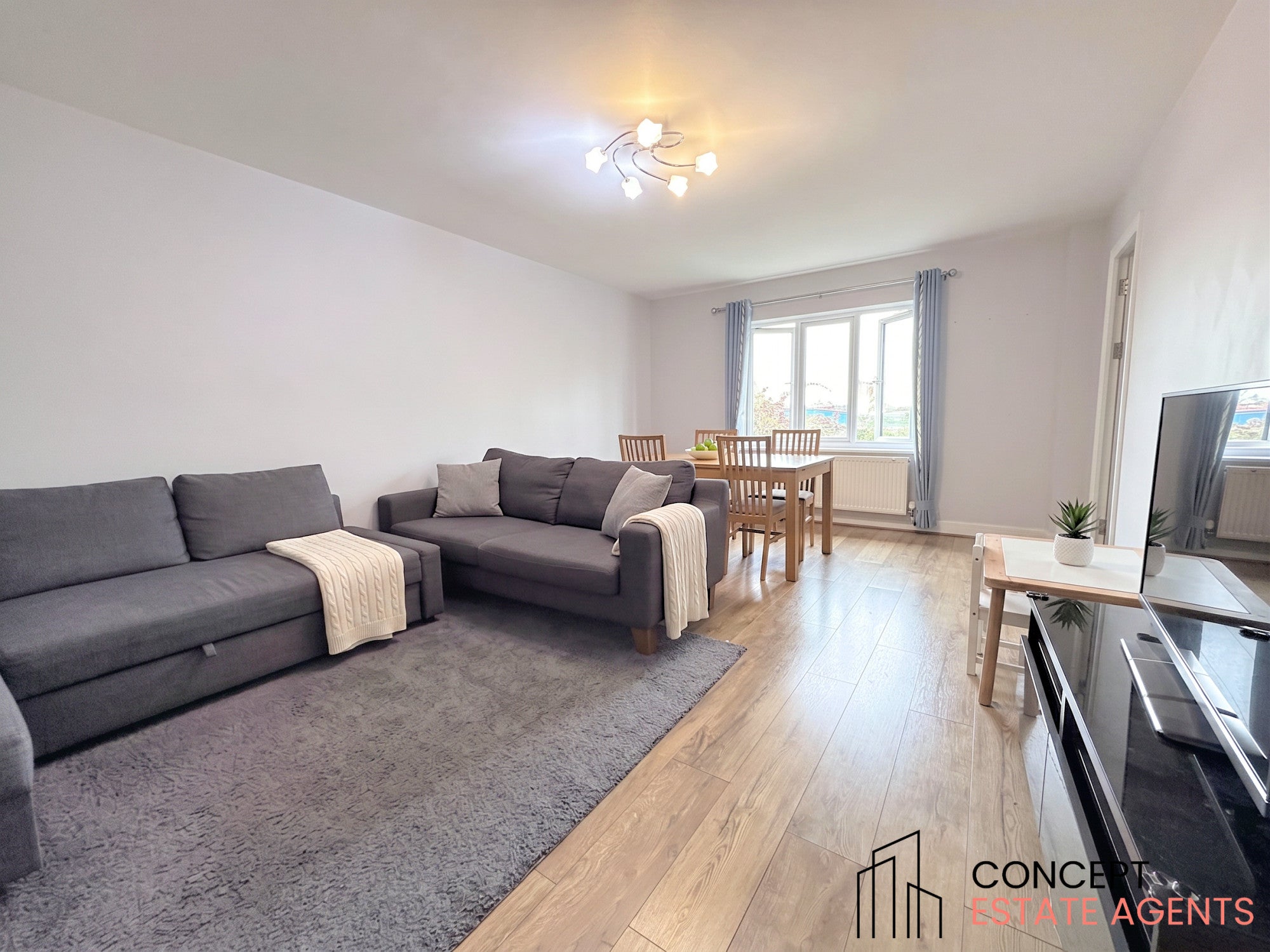 Flat Gresham Way in Greater London