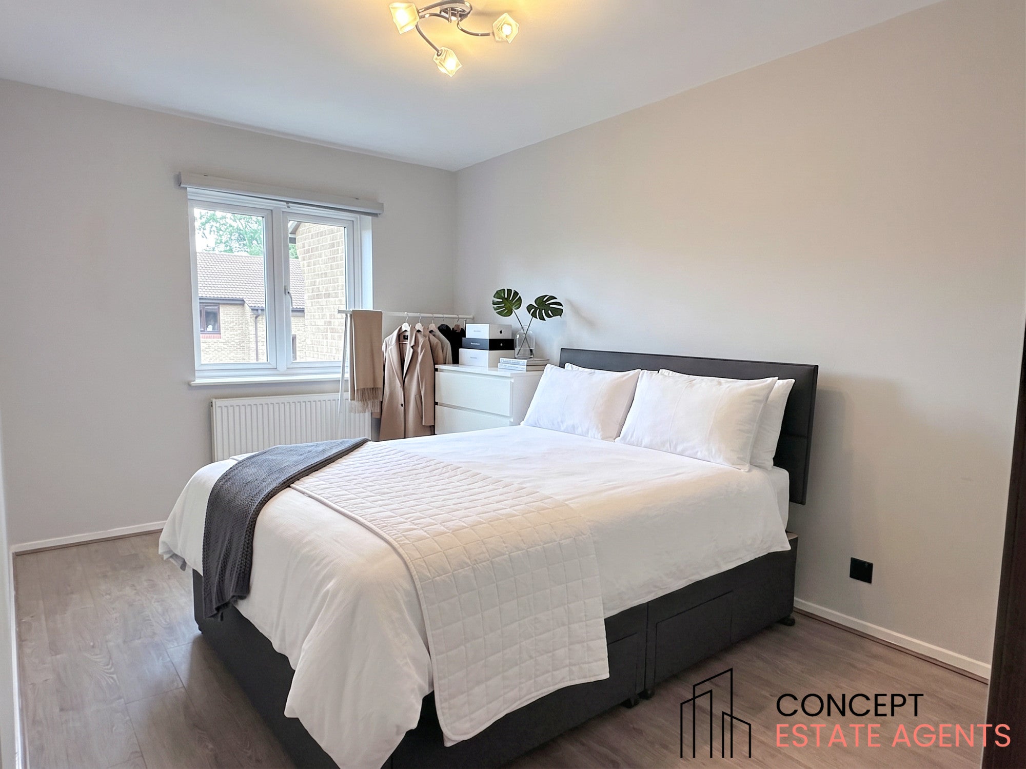 Flat Gresham Way in Greater London