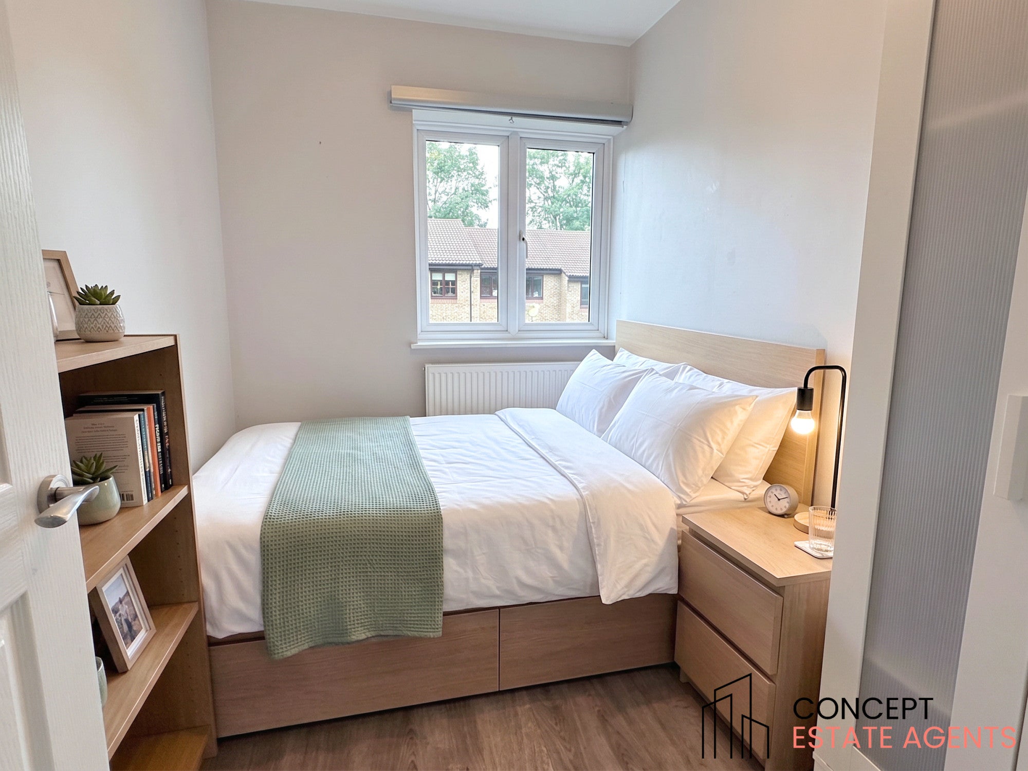 Flat Gresham Way in Greater London