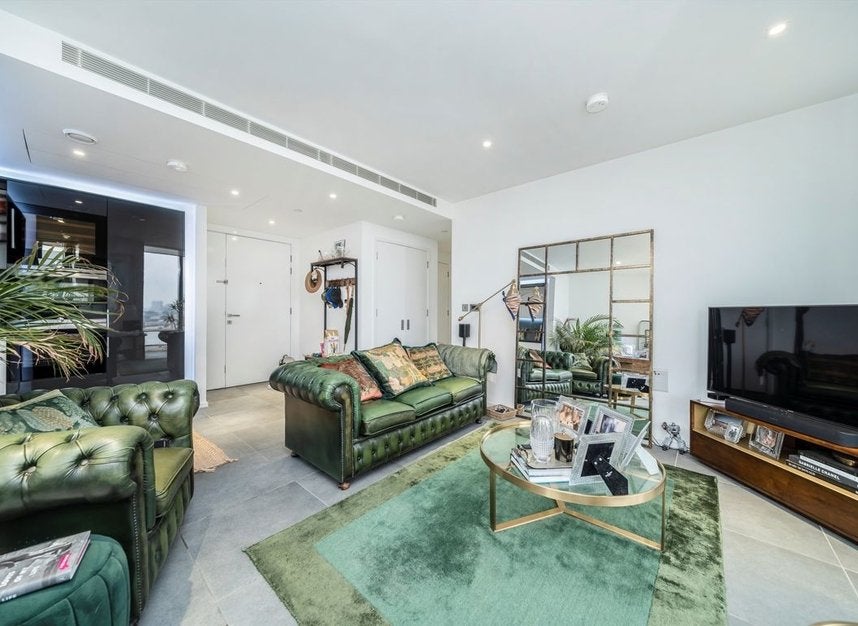 Flat Dollar Bay Place in Greater London