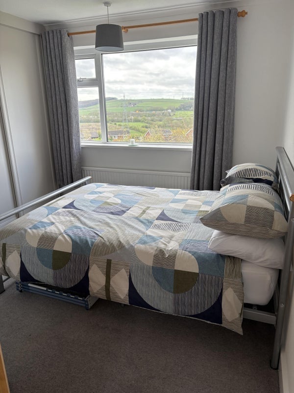 Room Shoreham Drive in Rotherham
