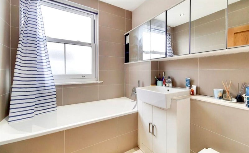 Room Courthope Villas in Greater London