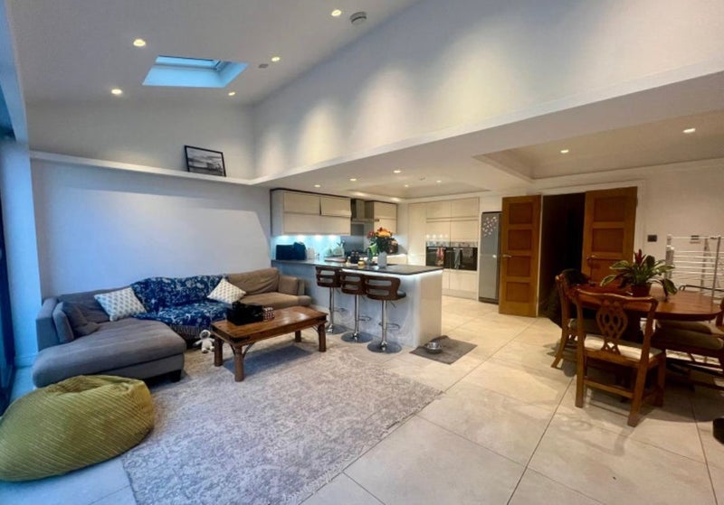 Room Courthope Villas in Greater London