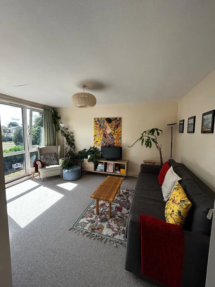 Flat Albemarle Road in Greater London