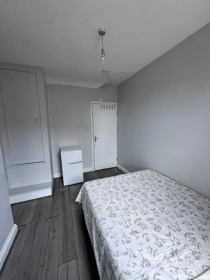 Room Lordship Lane in Greater London