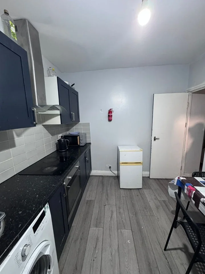 Room Lordship Lane in Greater London