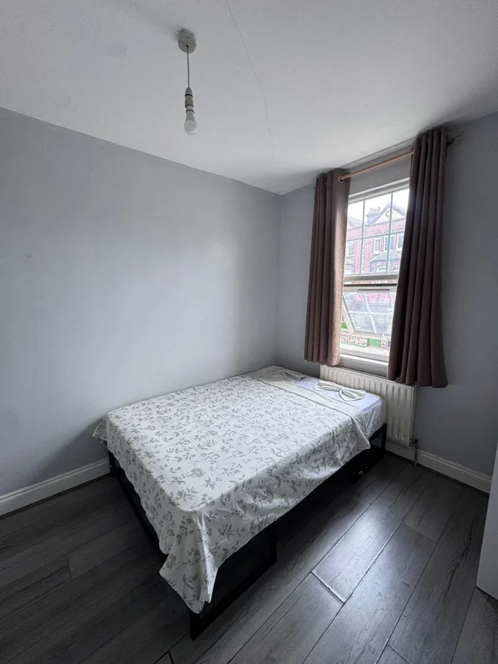 Room Lordship Lane in Greater London