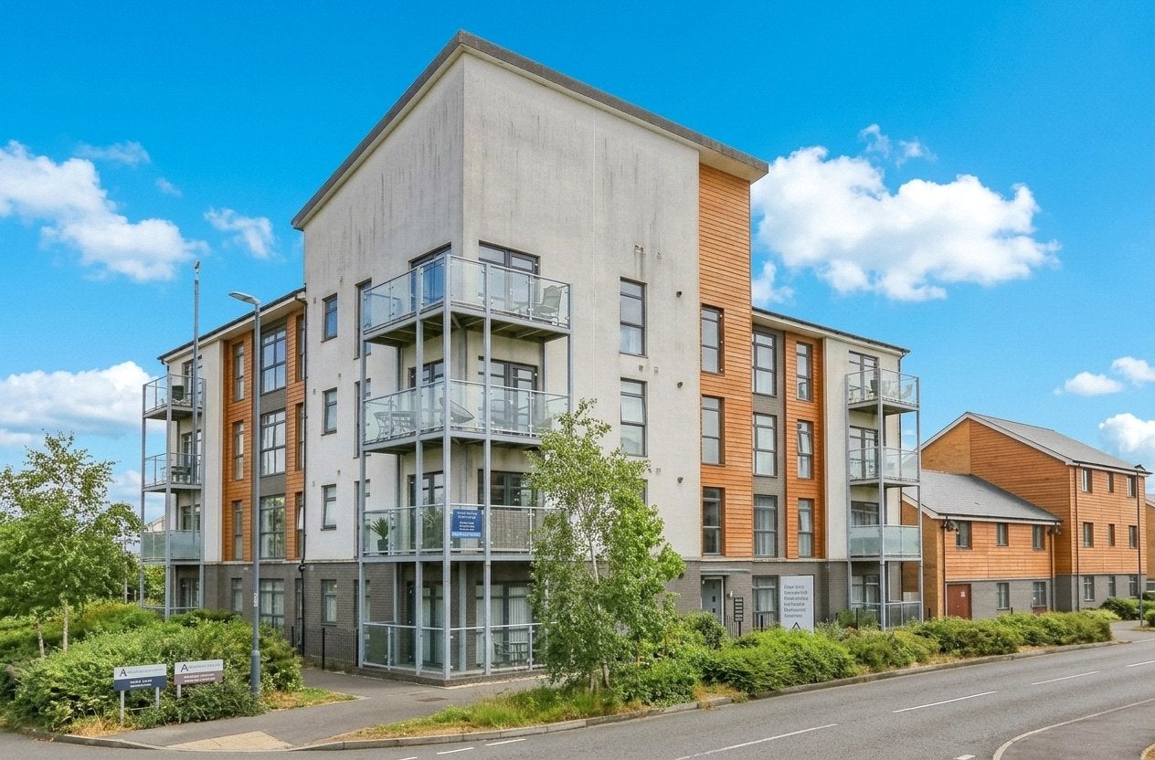 Flat Great Brier Leaze in Patchway