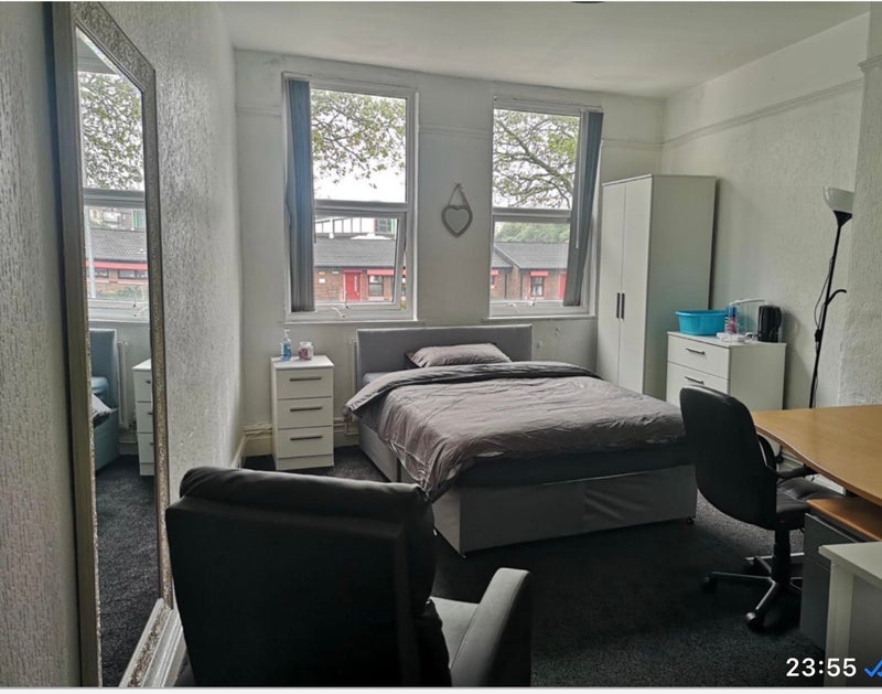 Room Lower Breck Road in Liverpool