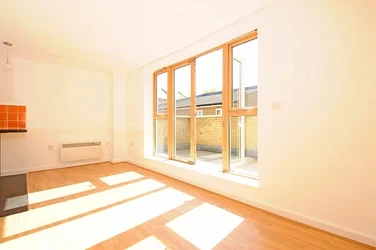Flat Marcia Road in Greater London