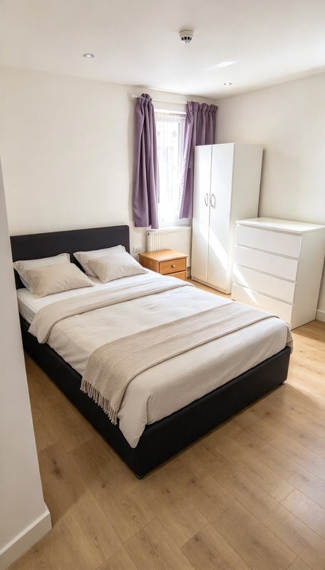 Room Derby Road in Greater London