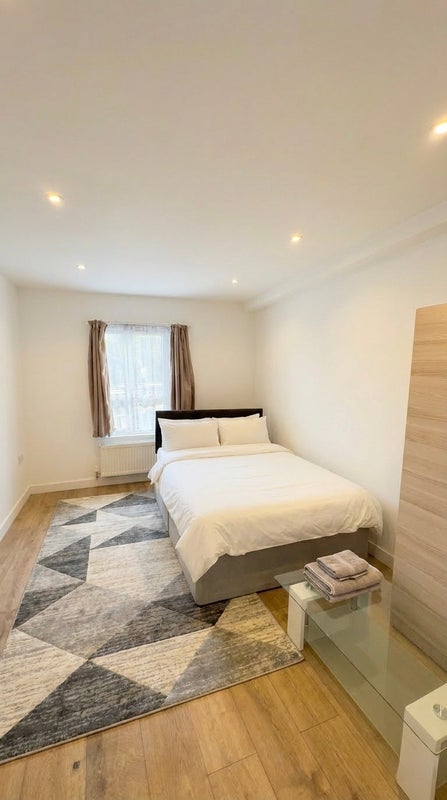 Room Derby Road in Greater London