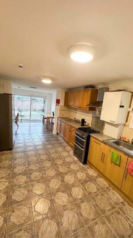 Room Derby Road in Greater London