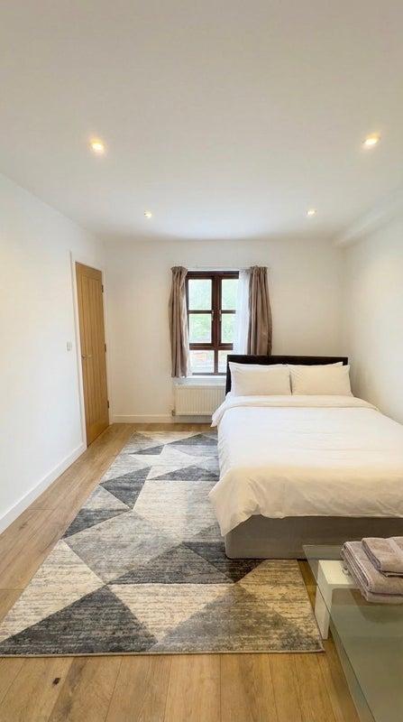 Room Derby Road in Greater London