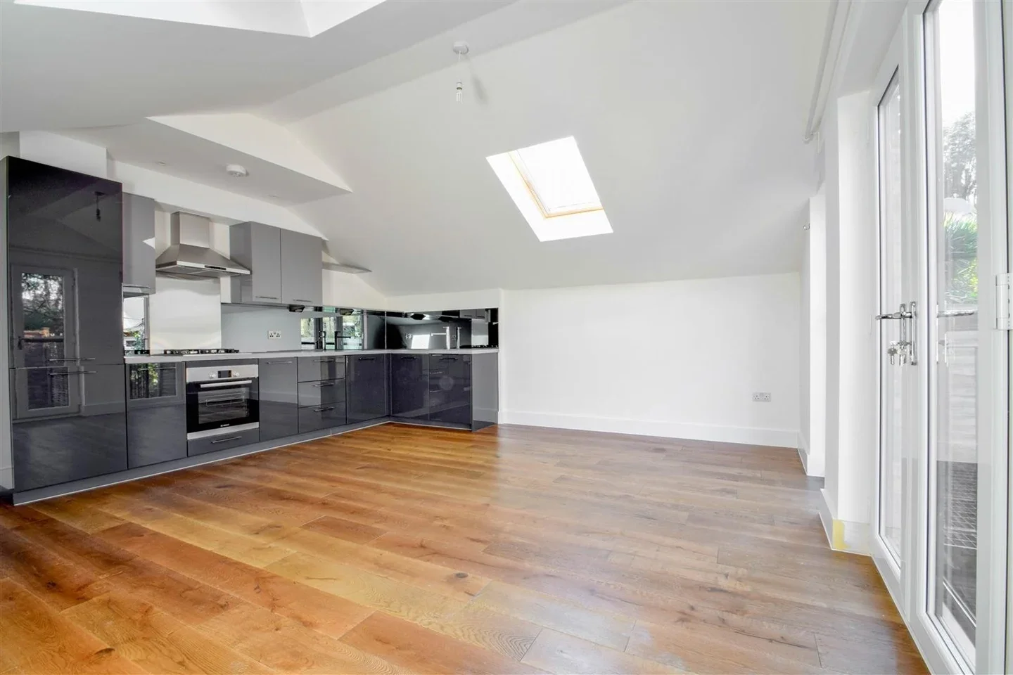 Flat Brownswood Road in Greater London