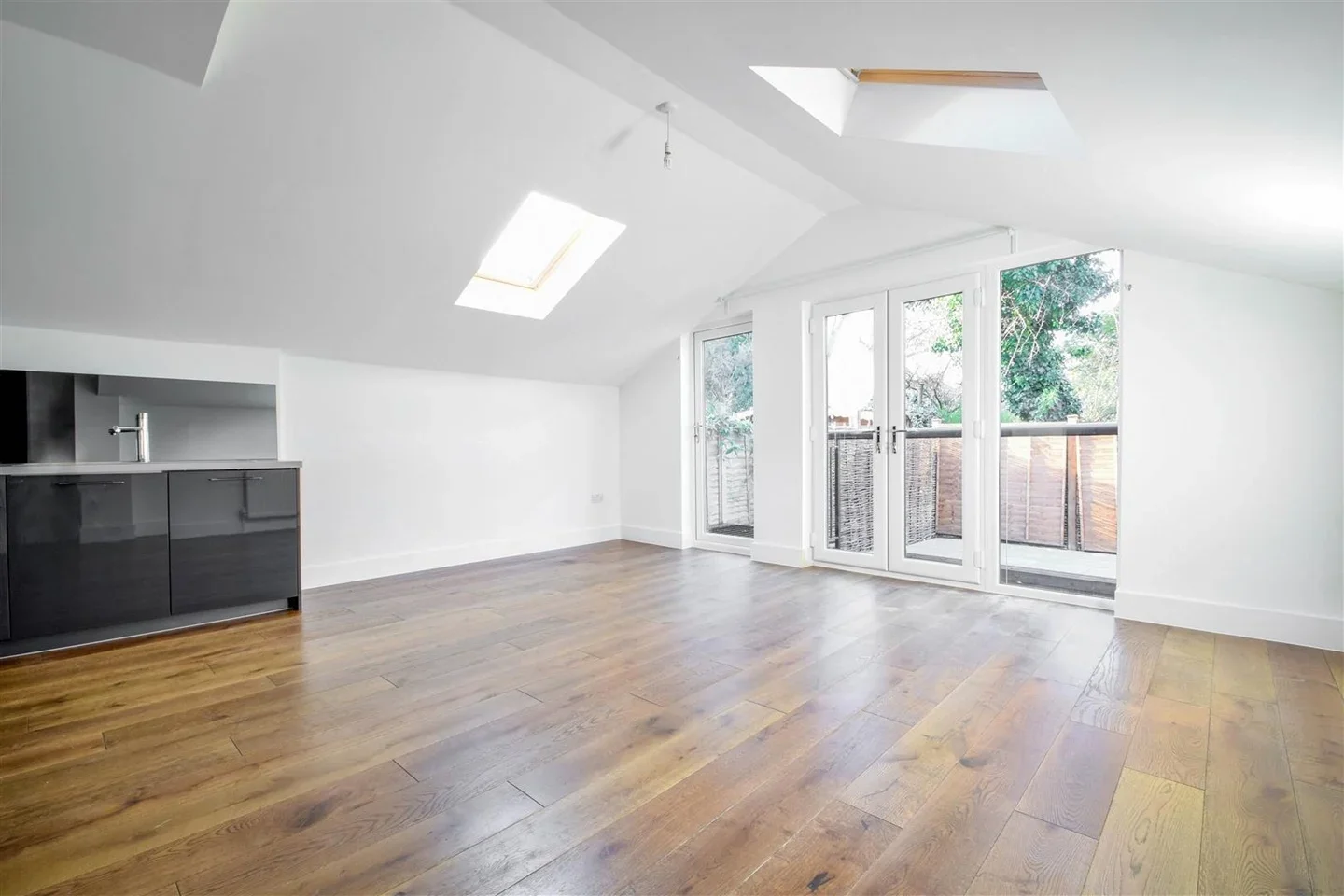 Flat Brownswood Road in Greater London