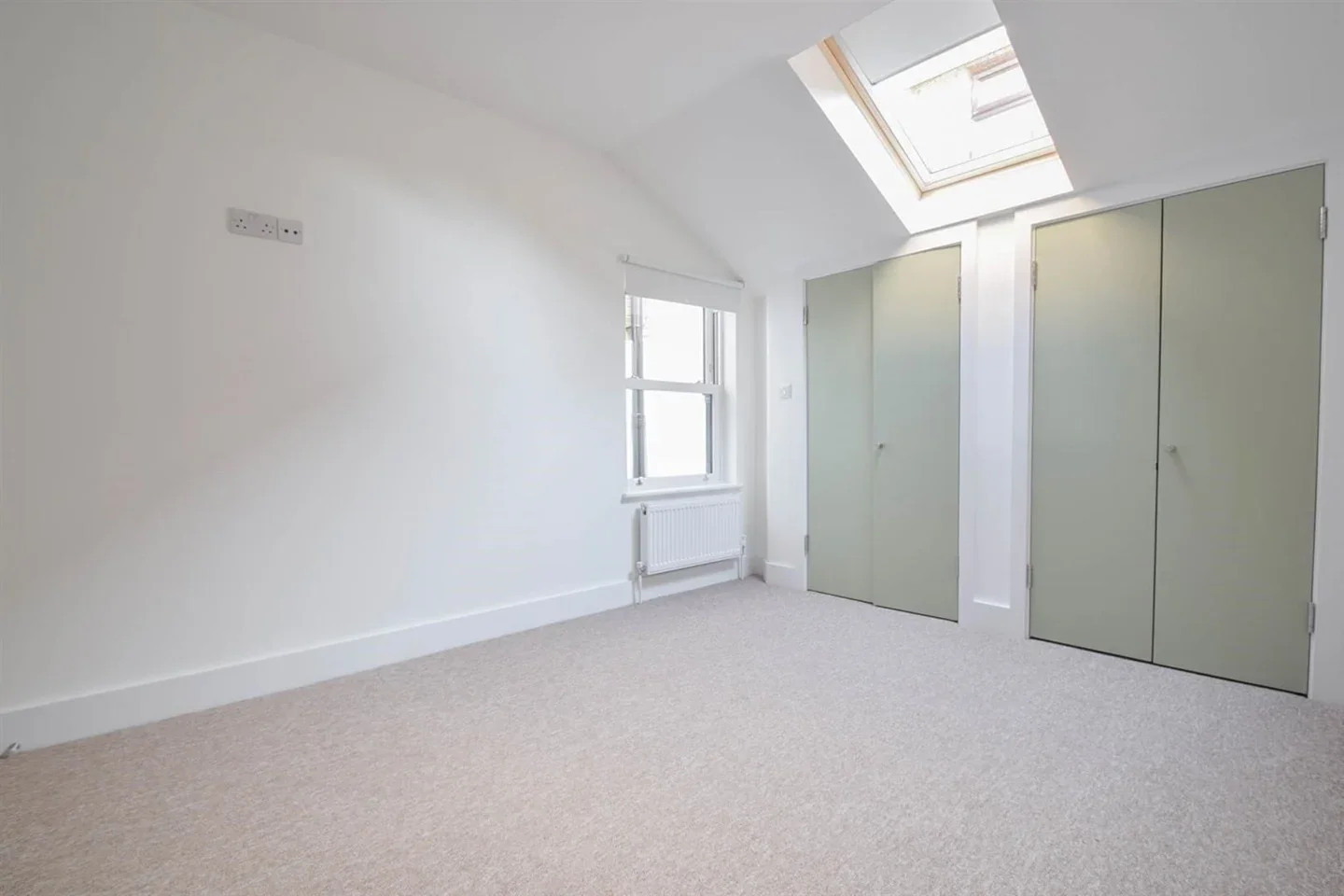 Flat Brownswood Road in Greater London