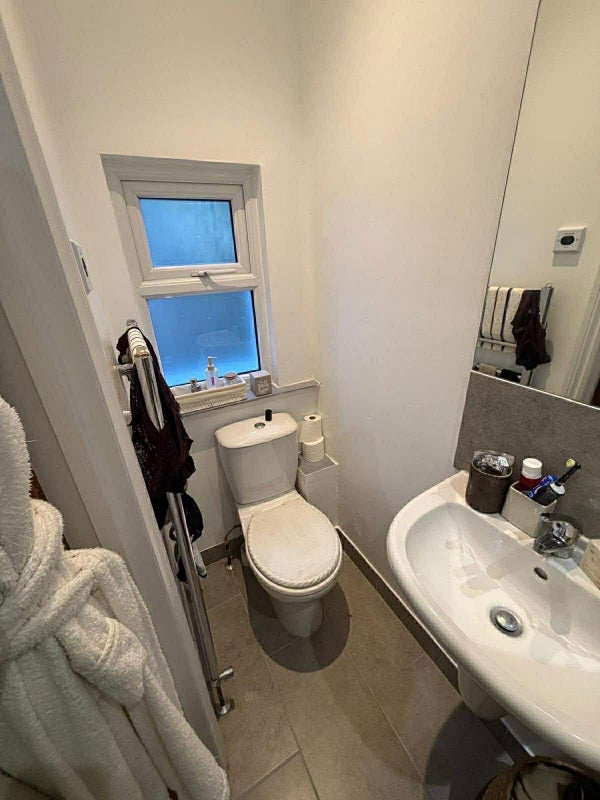 Room Battersea Bridge Road in Greater London