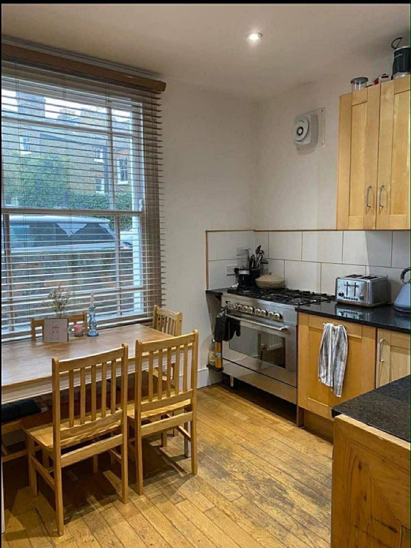 Room Battersea Bridge Road in Greater London