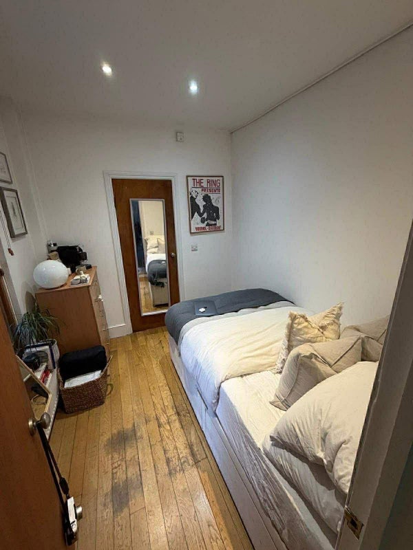 Room Battersea Bridge Road in Greater London