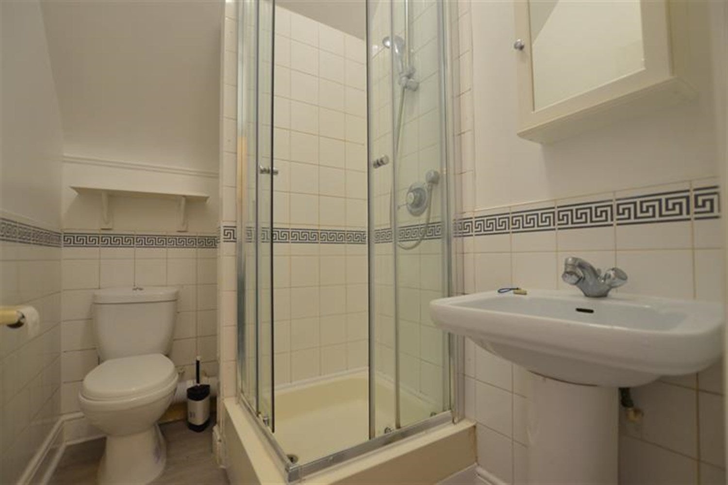 Flat Hermon Hill in Greater London