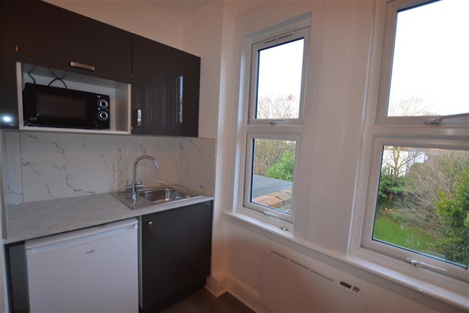 Flat Hermon Hill in Greater London