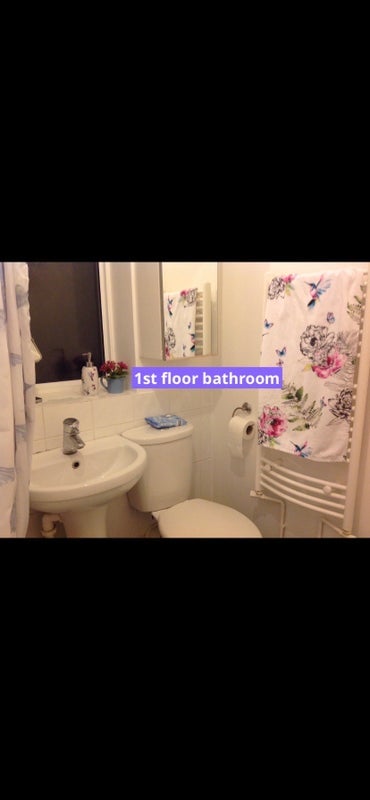 Room Moorside Road in Greater London