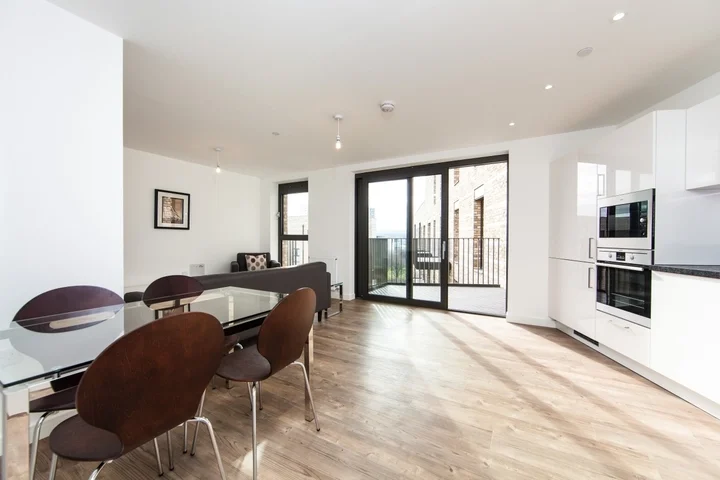 Flat Bramwell Way in Greater London