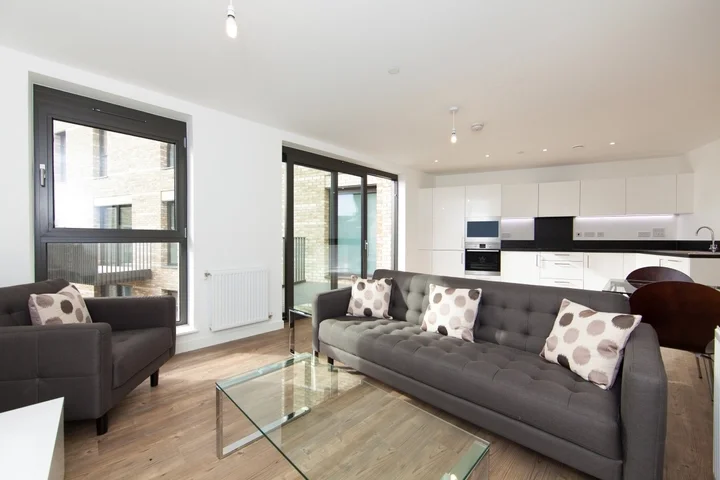 Flat Bramwell Way in Greater London