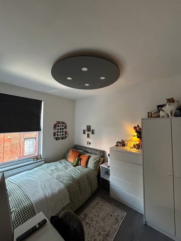 Room Thornville Avenue in Leeds