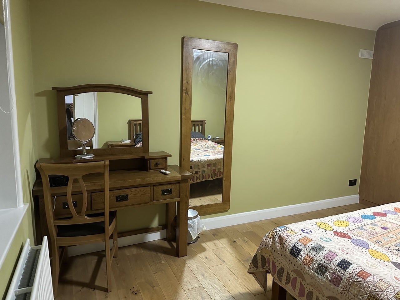 Room Central Road in Greater London