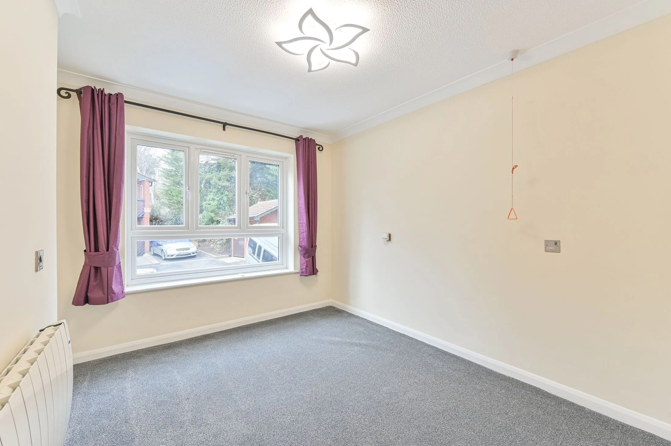 Flat Lords Close in Greater London