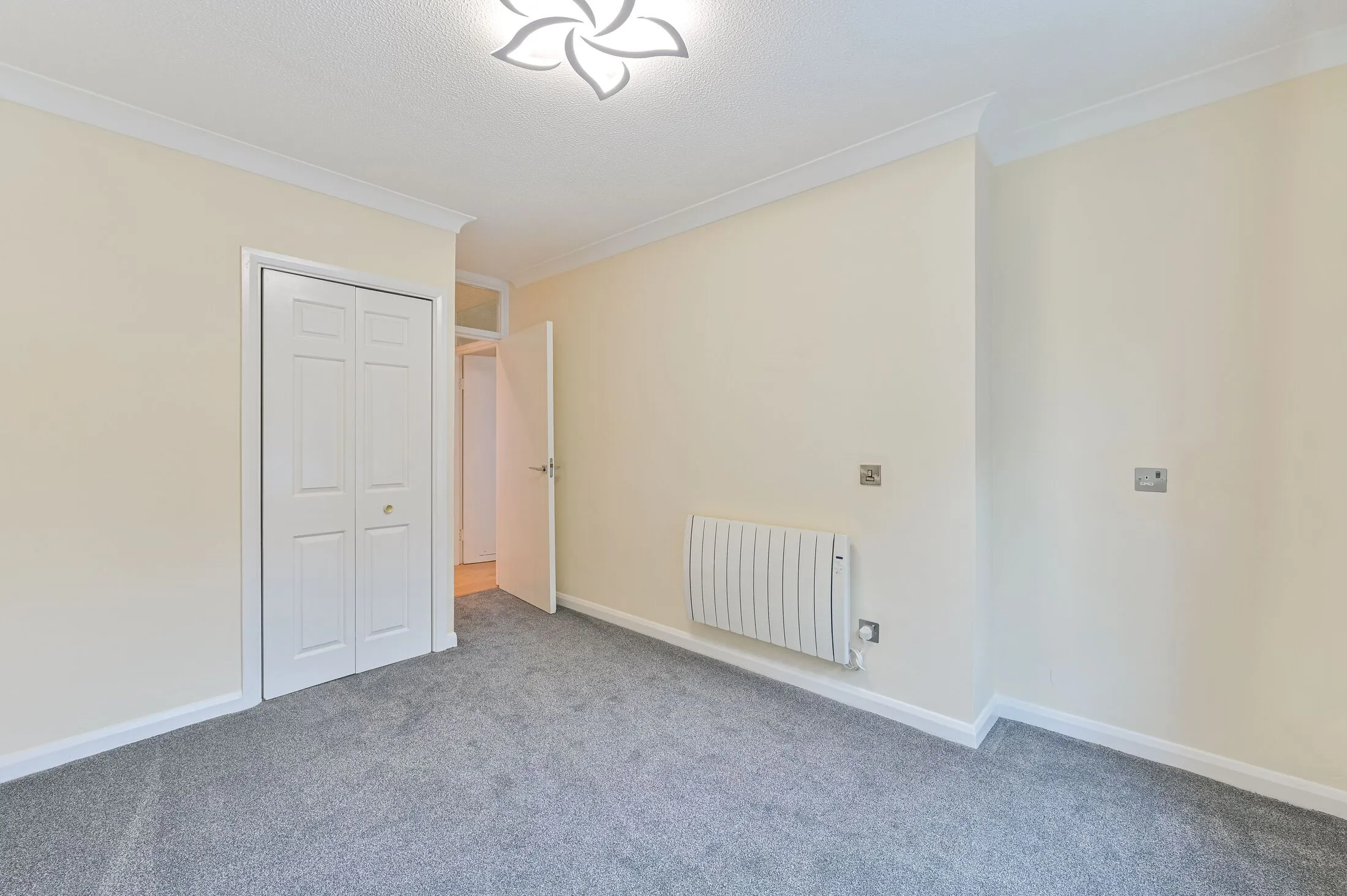 Flat Lords Close in Greater London