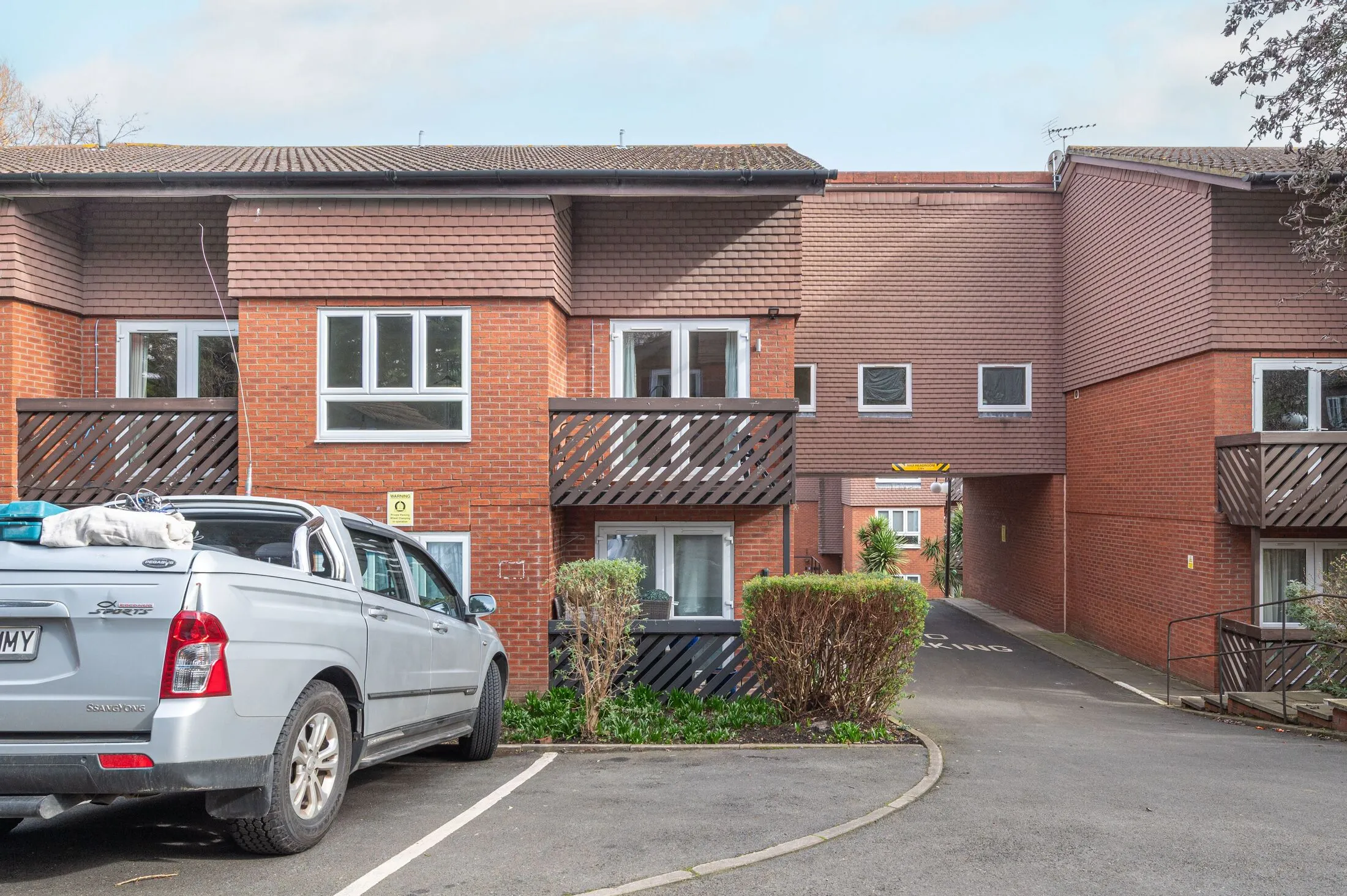 Flat Lords Close in Greater London