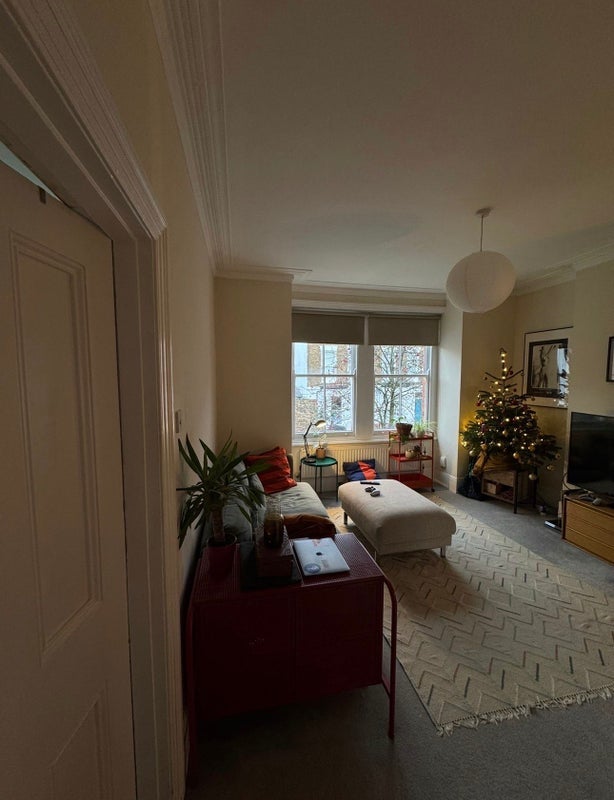 Room Hargrave Road in Greater London