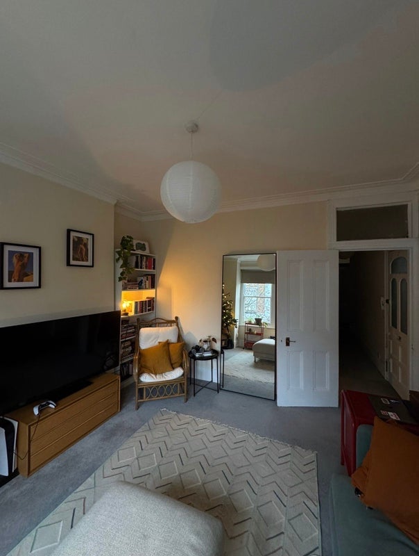 Room Hargrave Road in Greater London