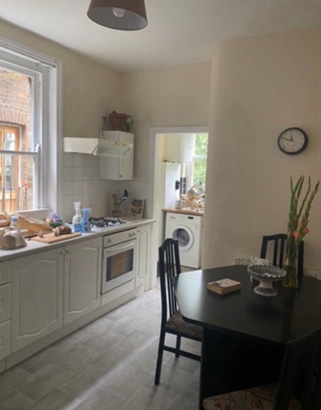 Room Hargrave Road in Greater London