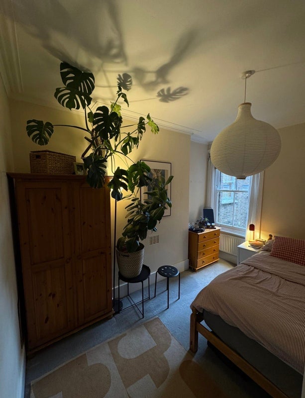 Room Hargrave Road in Greater London