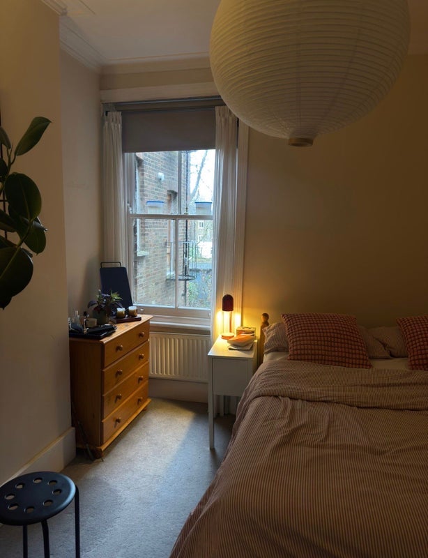 Room Hargrave Road in Greater London