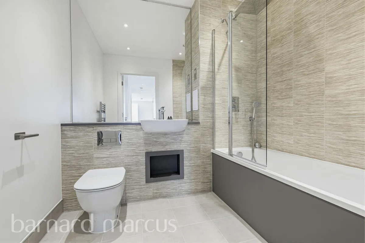 Flat Addiscombe Road in Greater London