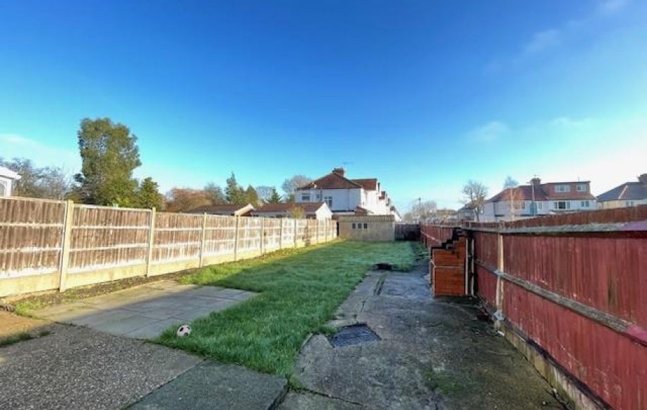House Kingshill Drive in Greater London